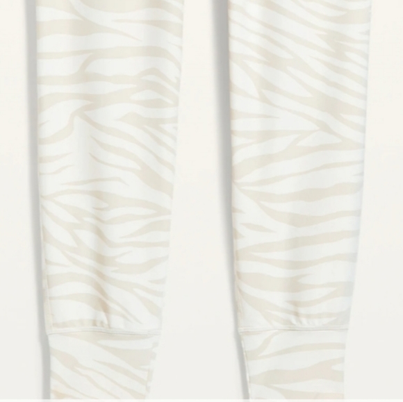 New, no tags Old Navy Active cream high waist jogger in 7/8 length, size Small - Picture 8 of 13